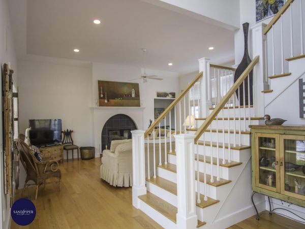 Cape Cod Home 995045