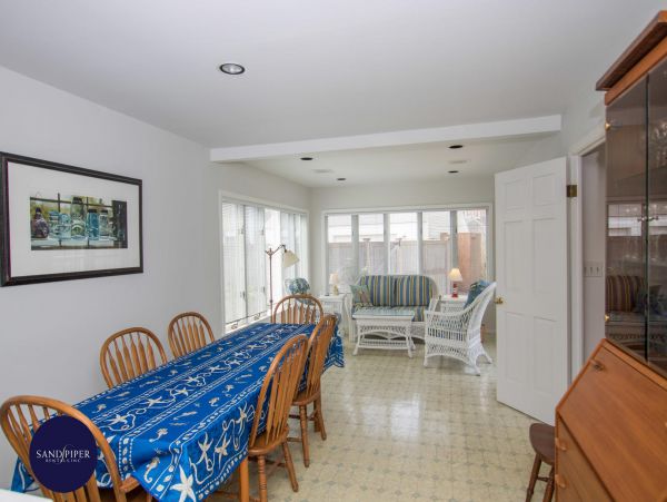 Cape Cod Home 995046