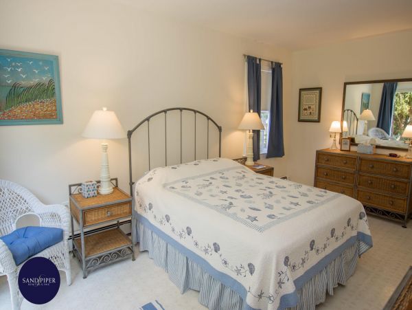 Cape Cod Home 995046
