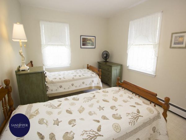 Cape Cod Home 995046