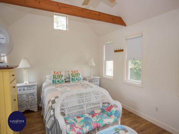 Cape Cod Home 995046