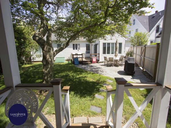 Cape Cod Home 995046