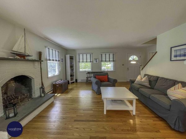 Cape Cod Home 995048