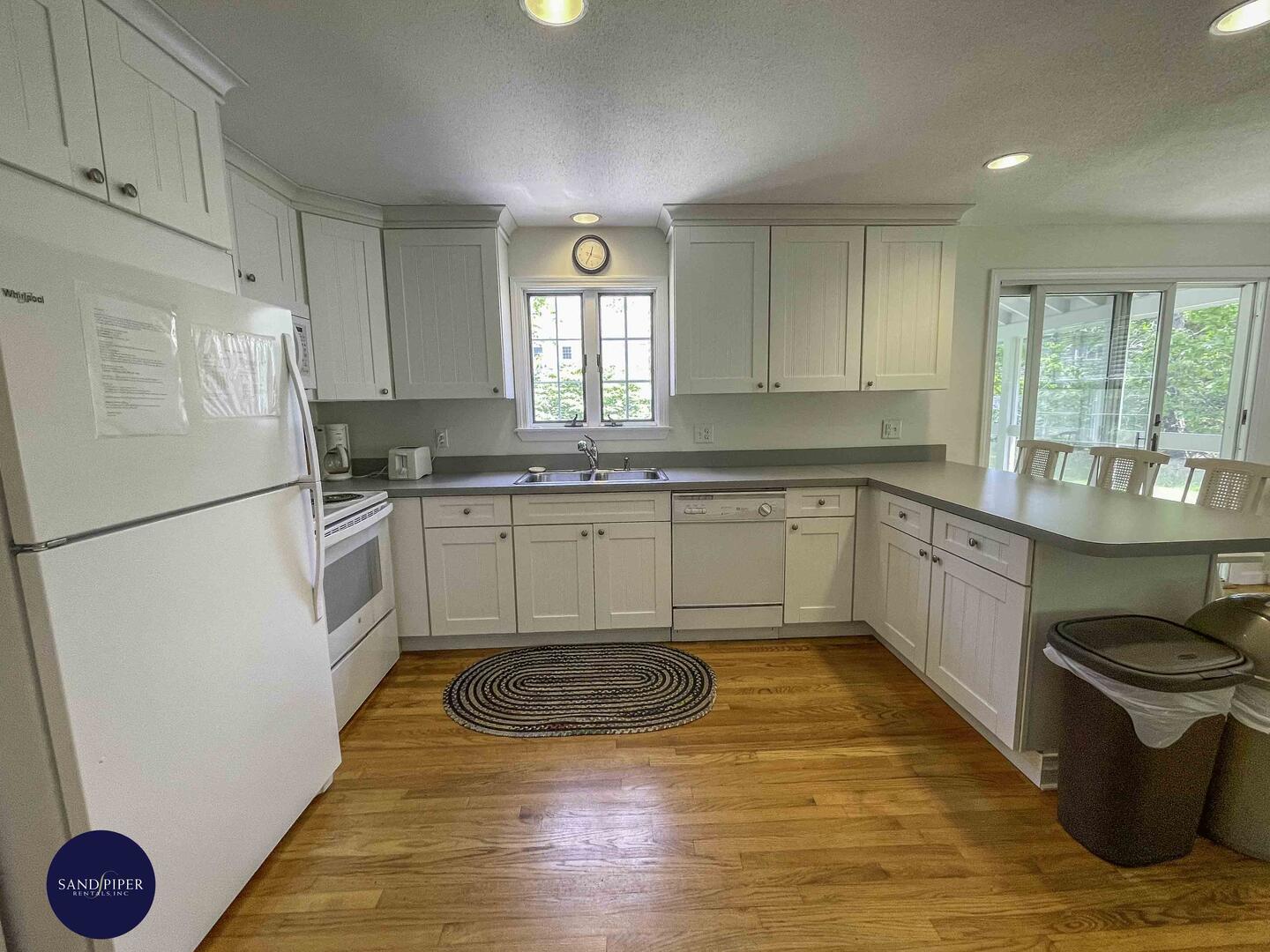 Cape Cod Home 995048