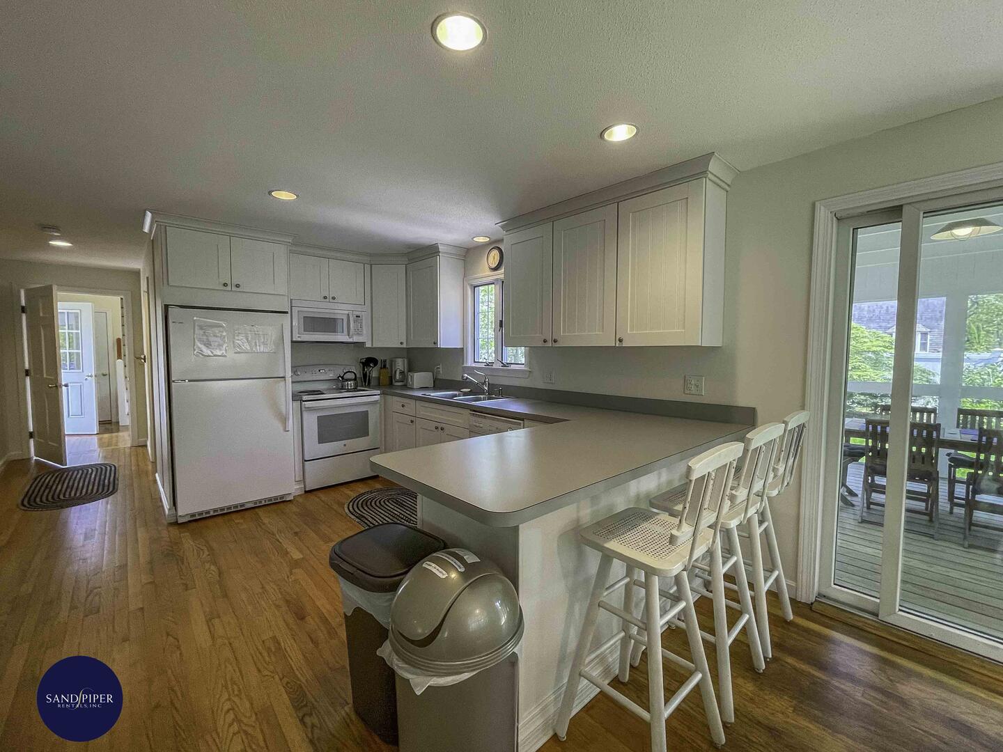 Cape Cod Home 995048