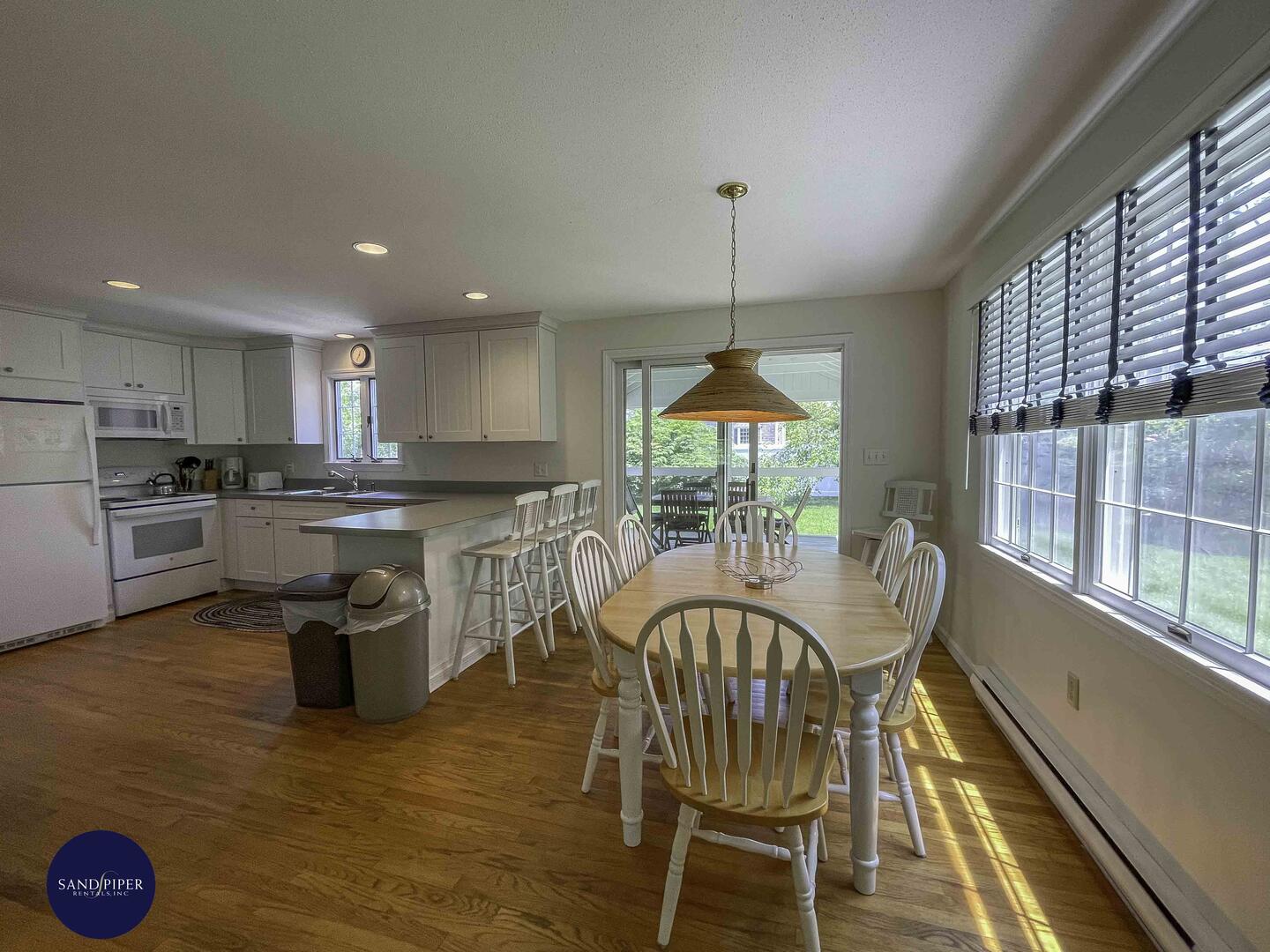 Cape Cod Home 995048
