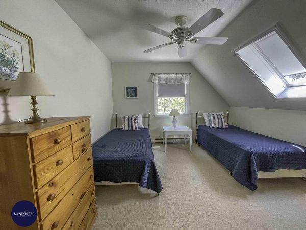 Cape Cod Home 995048