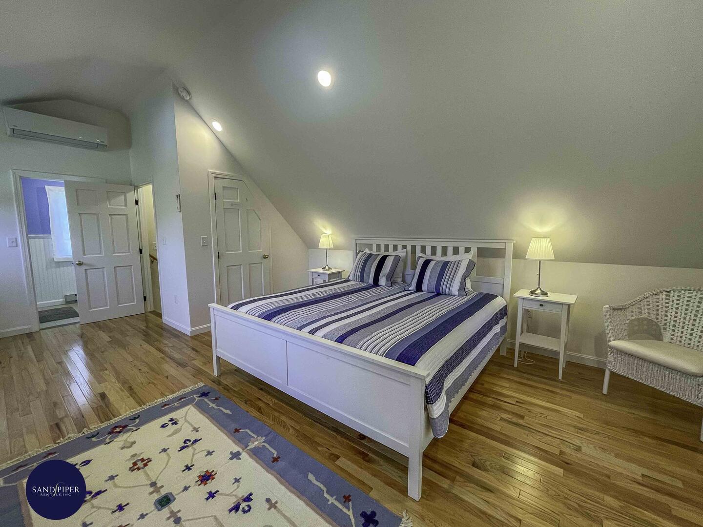 Cape Cod Home 995048