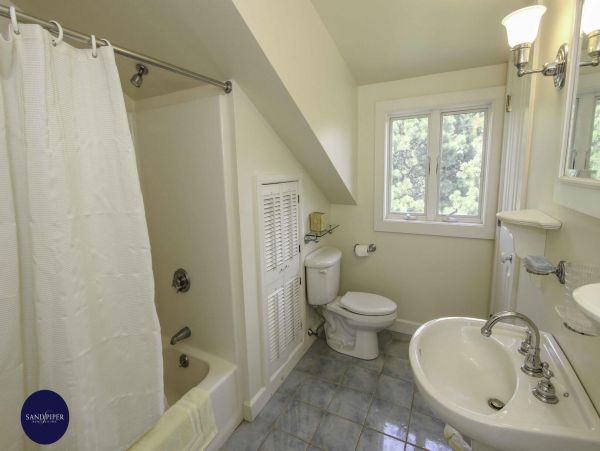 Cape Cod Home 995049