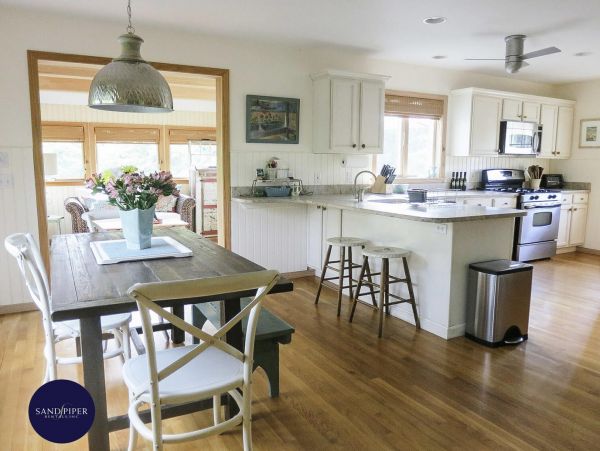 Cape Cod Home 995050
