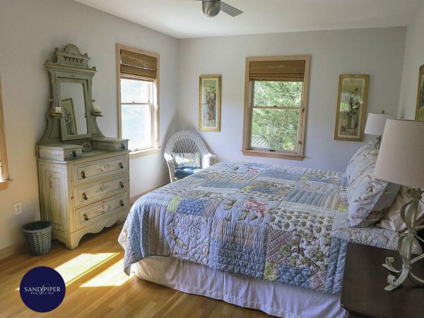 Cape Cod Home 995050