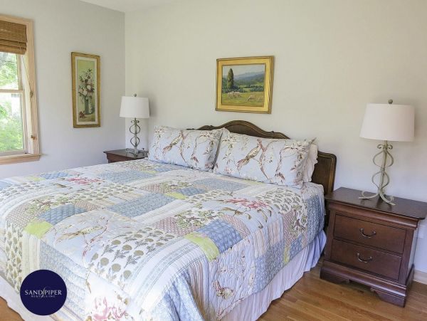 Cape Cod Home 995050