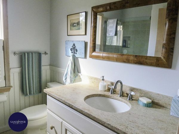 Cape Cod Home 995050