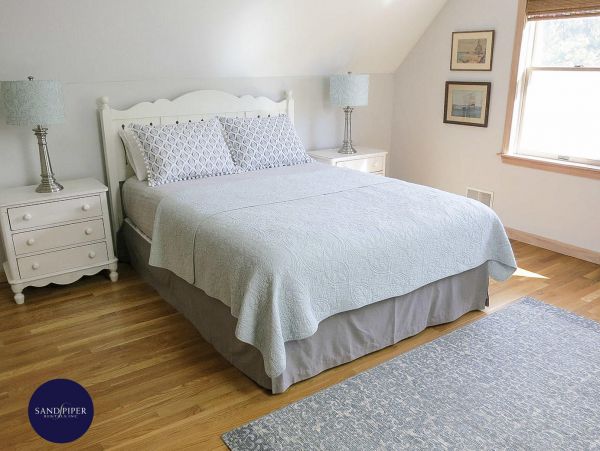 Cape Cod Home 995050