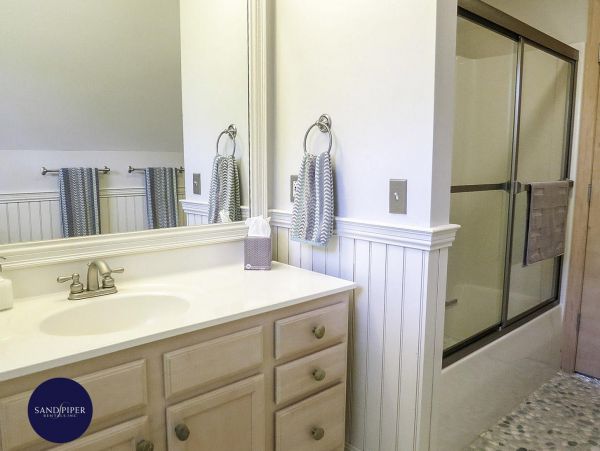 Cape Cod Home 995050