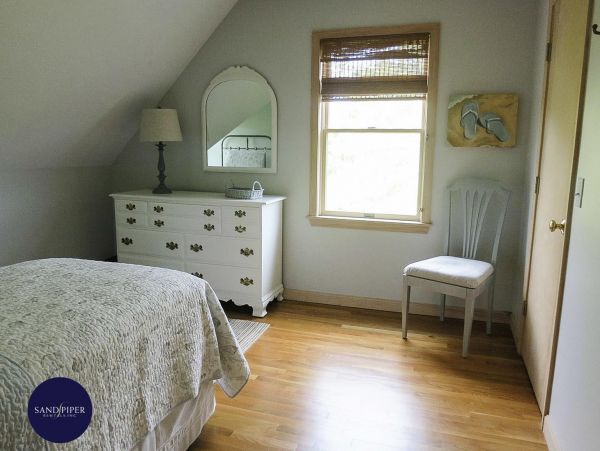 Cape Cod Home 995050