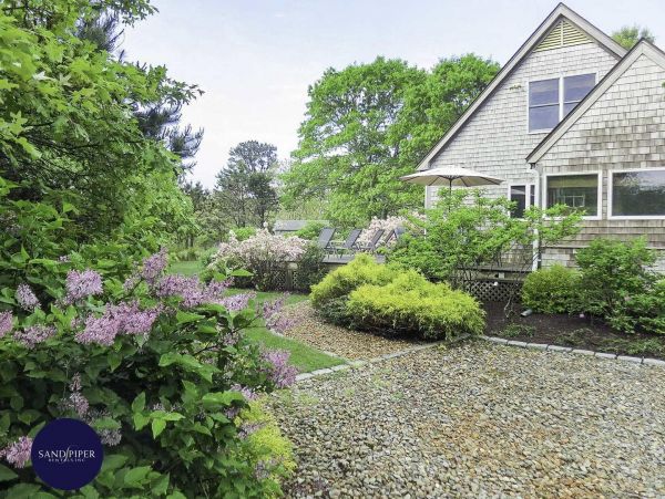 Cape Cod Home 995050