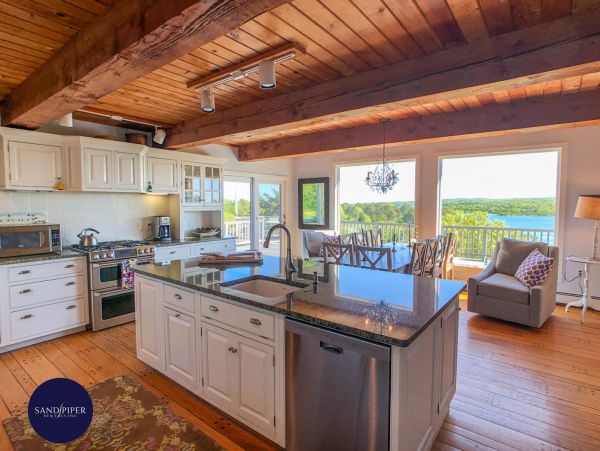 Cape Cod Home 995051