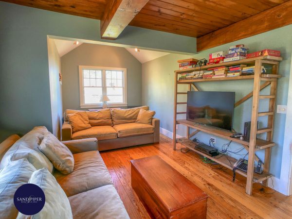 Cape Cod Home 995051