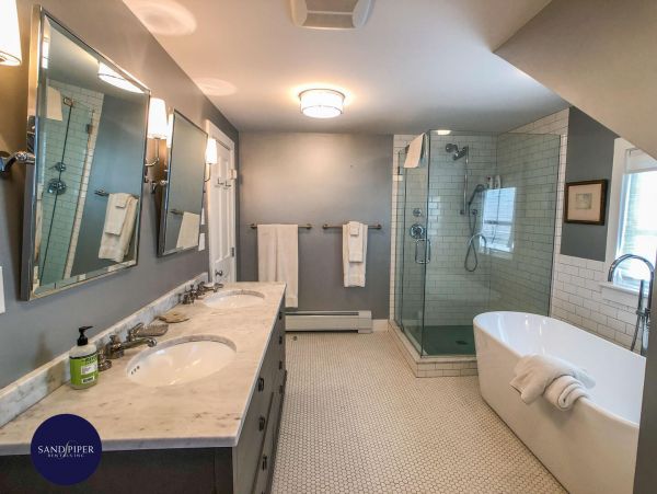 Cape Cod Home 995051