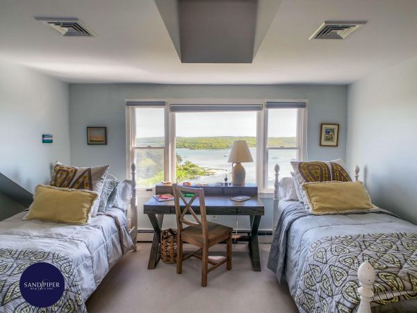 Cape Cod Home 995051