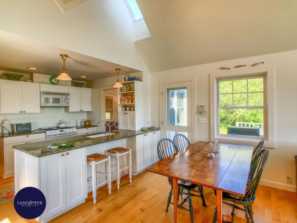 Cape Cod Home 995051