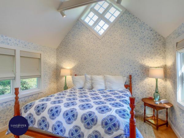 Cape Cod Home 995051
