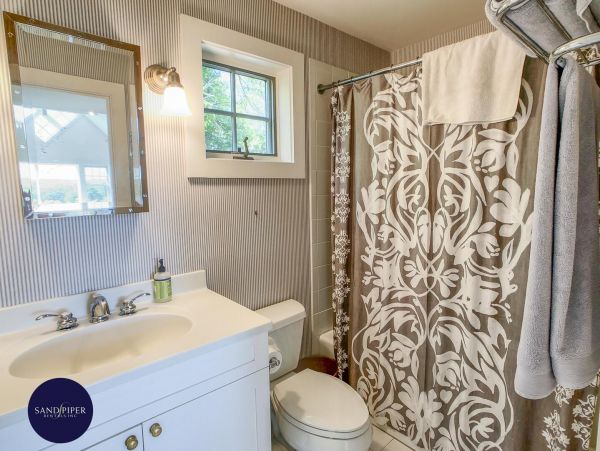 Cape Cod Home 995051