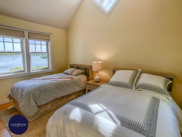 Cape Cod Home 995051
