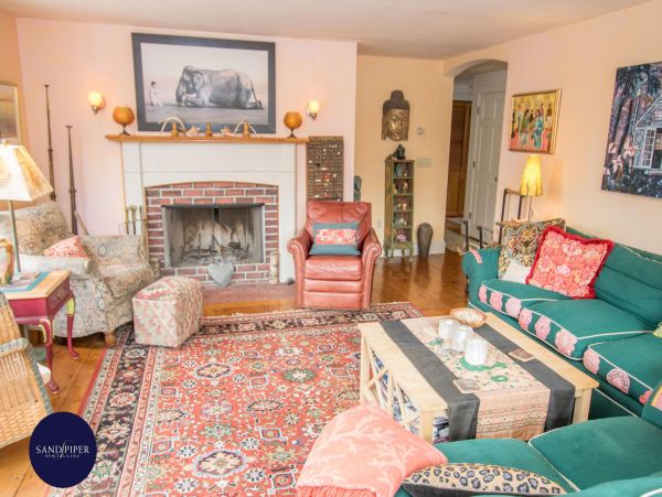 Cape Cod Home 995052