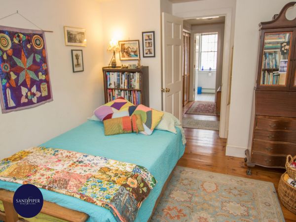 Cape Cod Home 995052