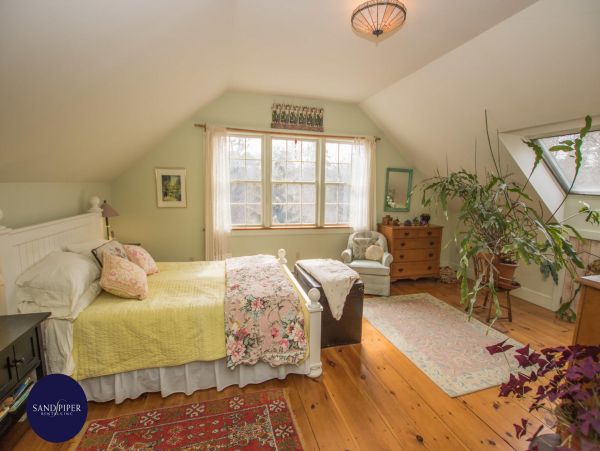 Cape Cod Home 995052