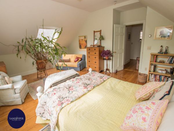 Cape Cod Home 995052