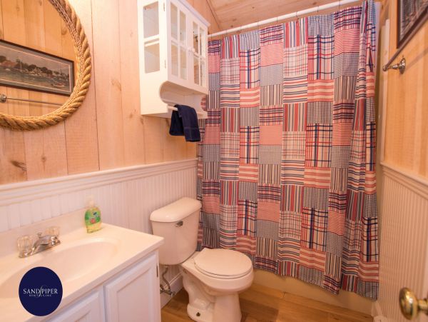 Cape Cod Home 995053