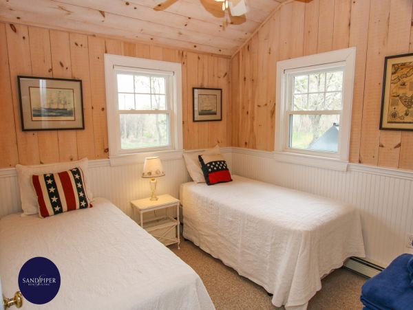 Cape Cod Home 995053