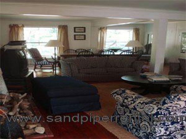 Cape Cod Home 995054