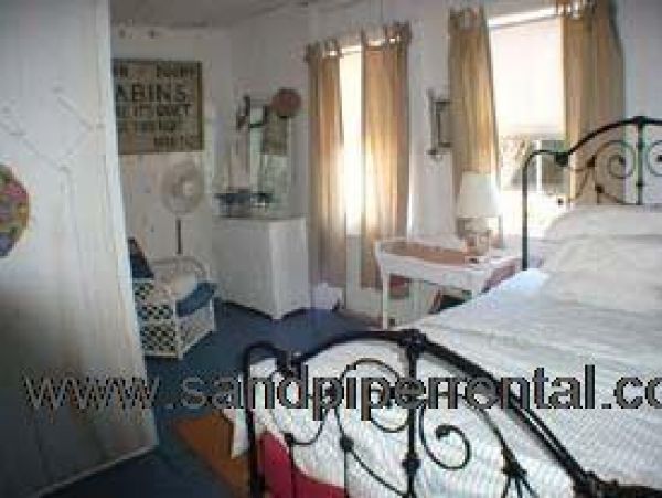 Cape Cod Home 995054