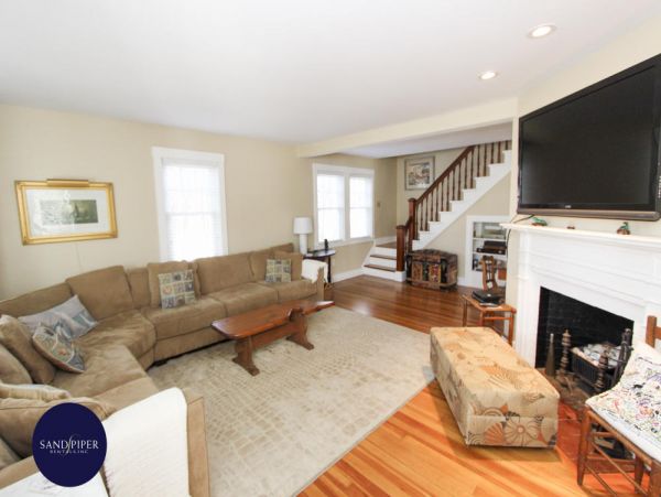 Cape Cod Home 995055