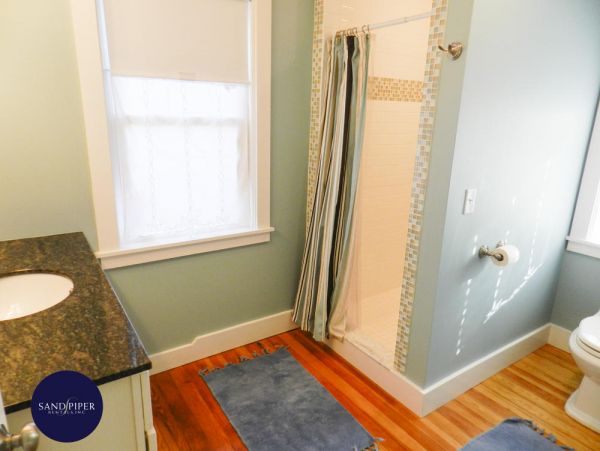 Cape Cod Home 995055