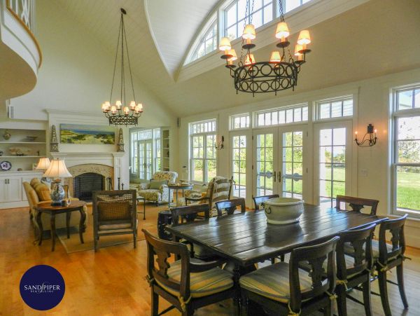 Cape Cod Home 995056