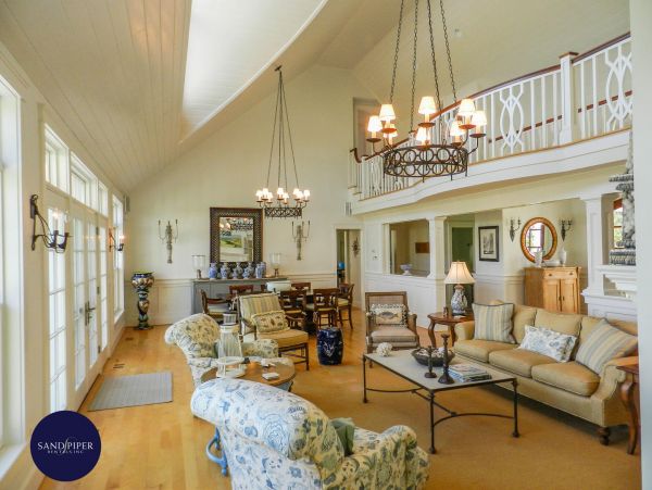 Cape Cod Home 995056