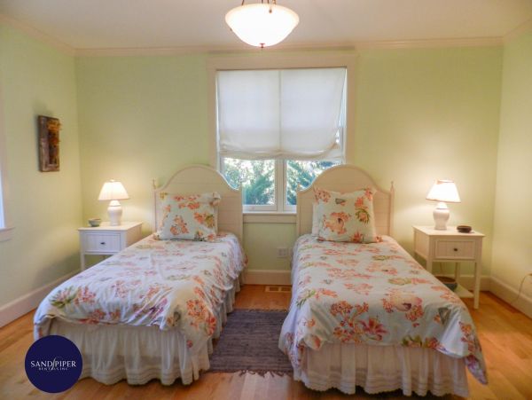Cape Cod Home 995056