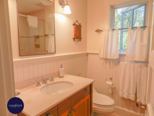 Cape Cod Home 995056
