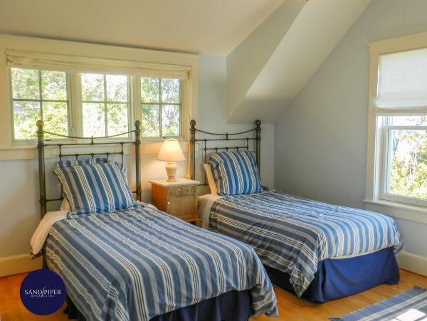 Cape Cod Home 995056