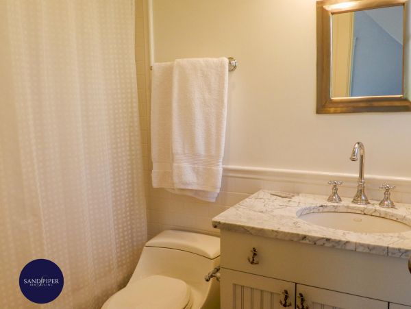 Cape Cod Home 995056