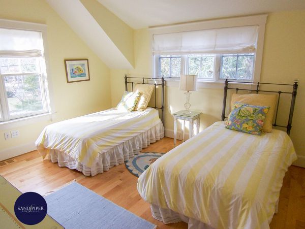 Cape Cod Home 995056