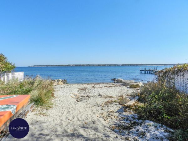 Cape Cod Home 995056