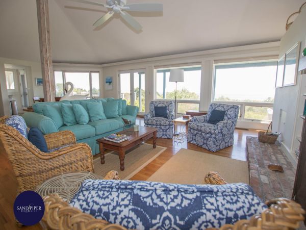 Cape Cod Home 995057