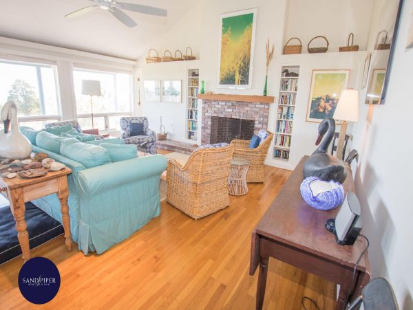 Cape Cod Home 995057