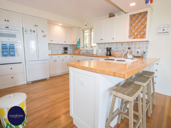 Cape Cod Home 995057